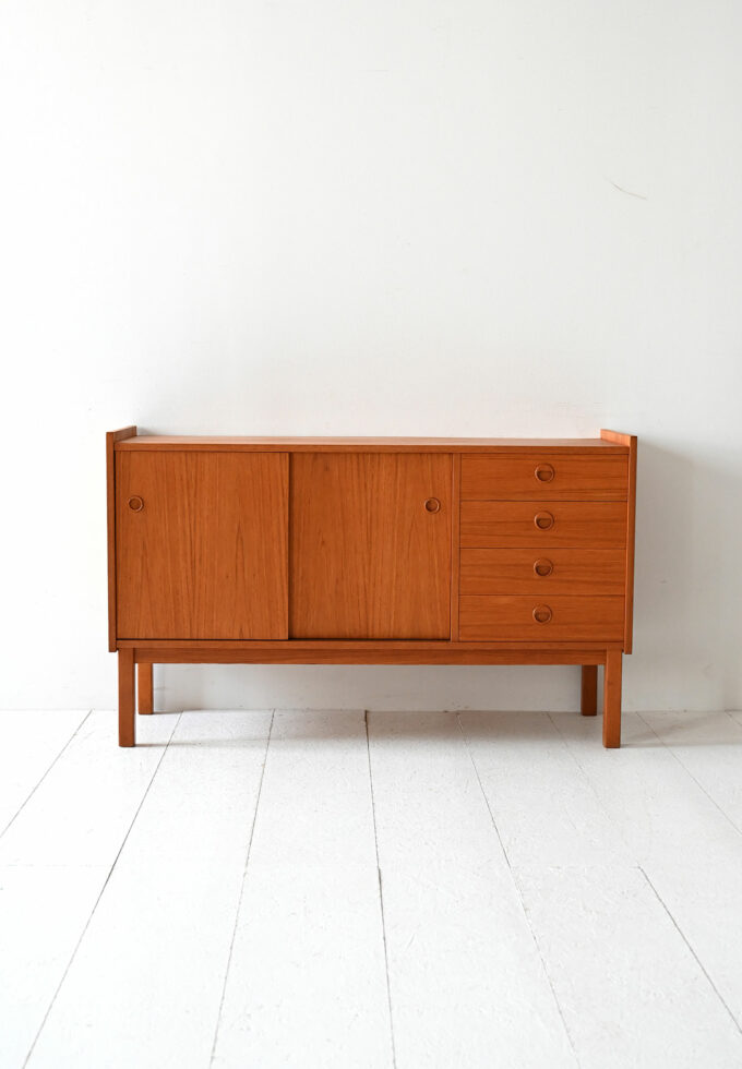 Scandinavian 50s/60s teak-b sideboard