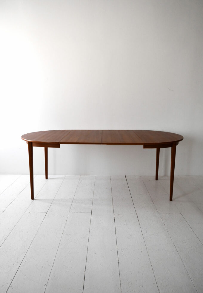Scandinavian 1960s teak round extendable table-a