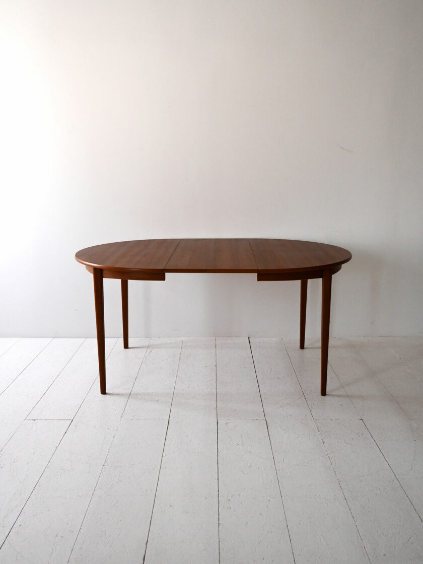 Tavolo Da Pranzo Moderno Allungabile Base Antracite In Metallo E Piano Effetto Cemento Chiuso L 160 Cm