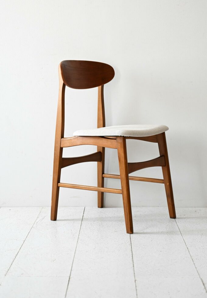 Set 4 Scandinavian vinatge 1950s teak-b chairs.