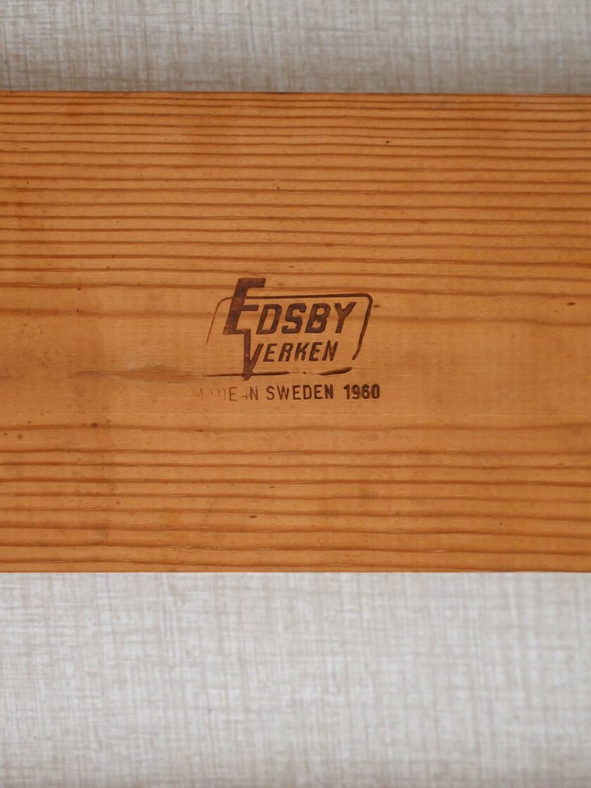 Scandinavian Vintage table by Edsbyverken extendable with formica-l top