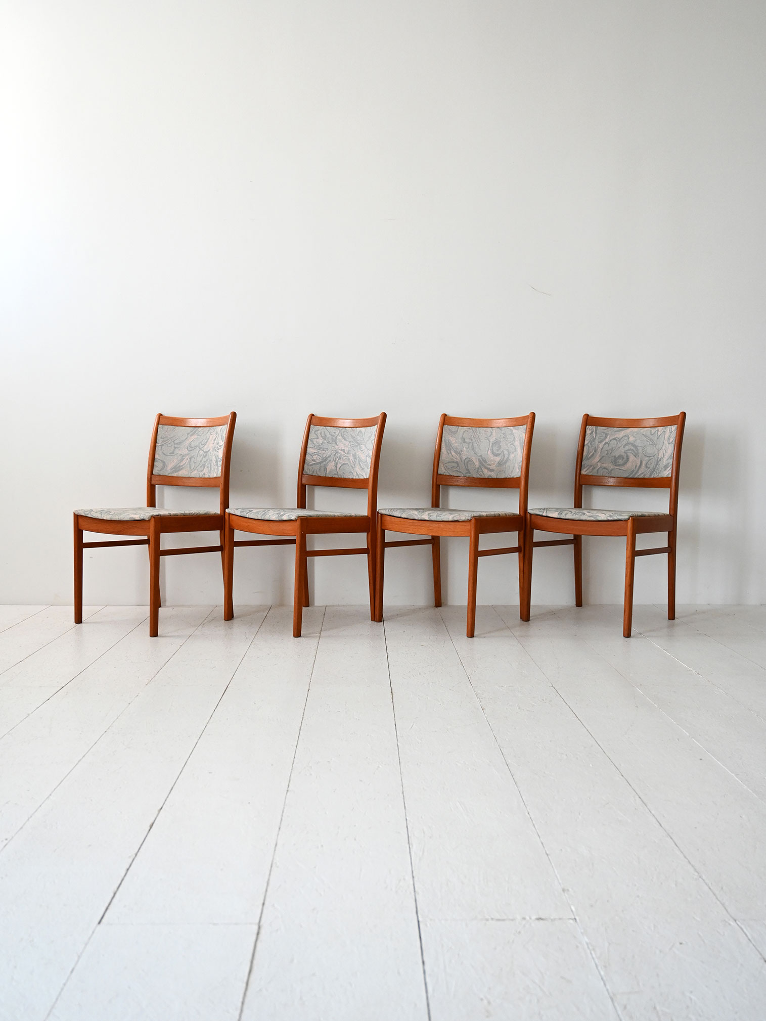Set 4 sedie scandinave anni 60 in teak con tappezzeria originale-a