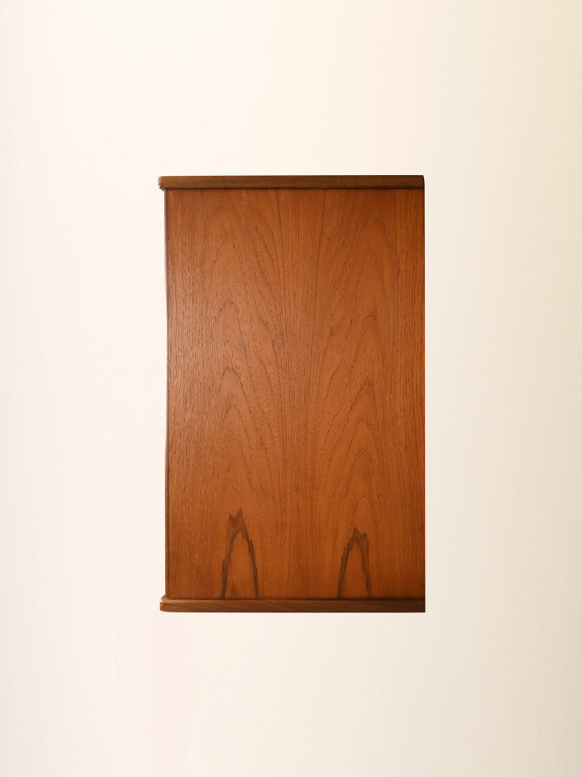 Scandinavian teak 1950s-l teak weekly table.