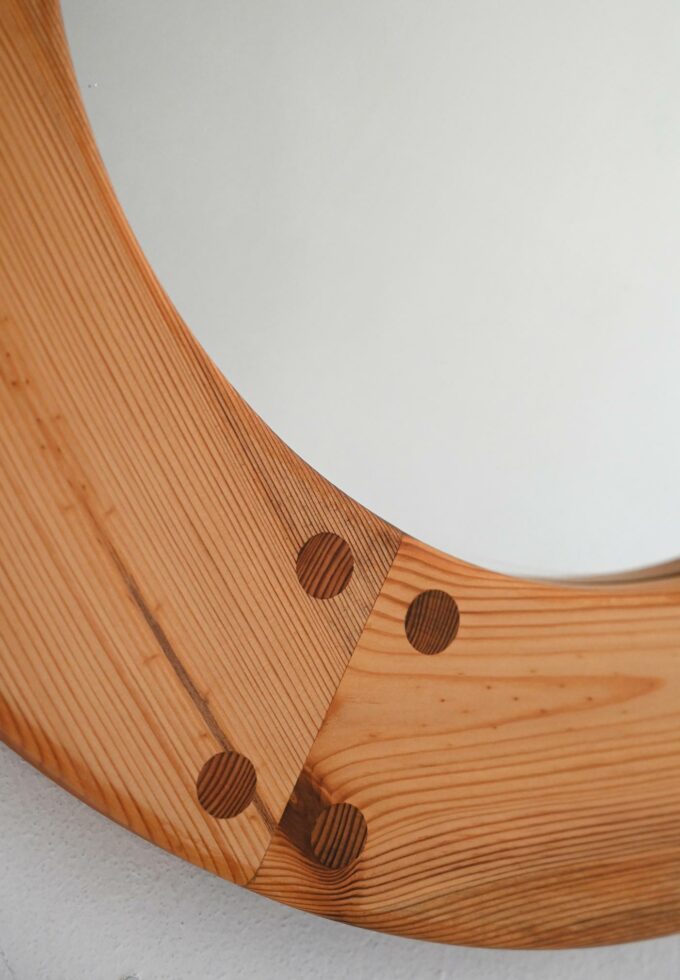 Scandinavian vintage round mirror in pine-b