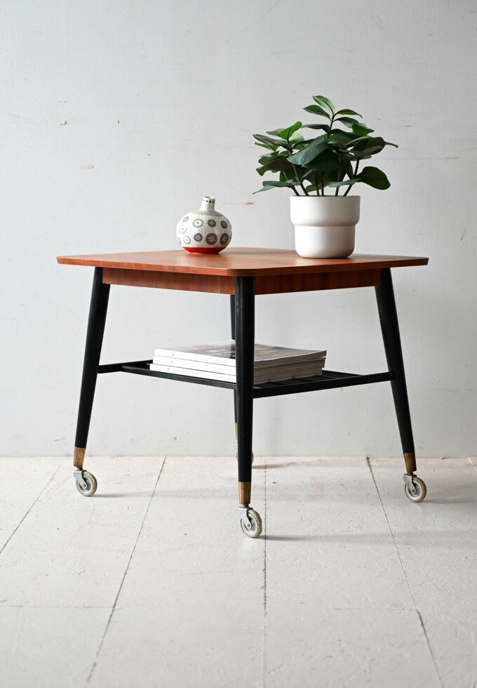 Coffee table scandinavo vintage in teak con rotelle-a