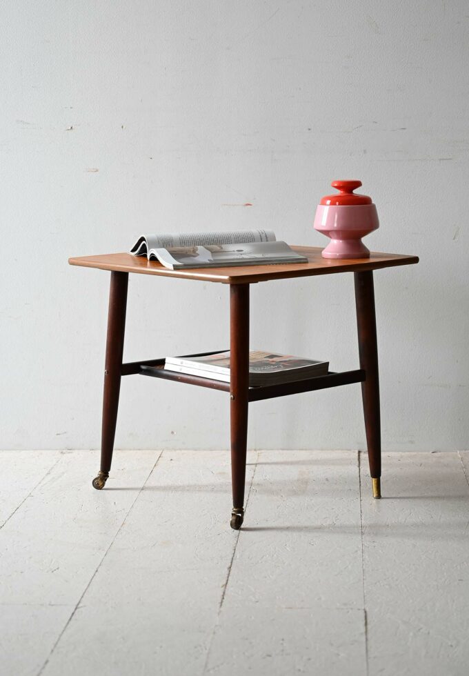 Coffee table scandinavo anni ’60 con mensola in paglia di Vienna-a