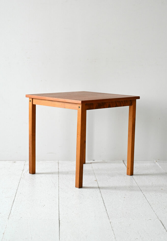 Scandinavian vintage oak coffee table with burl-b inserts.