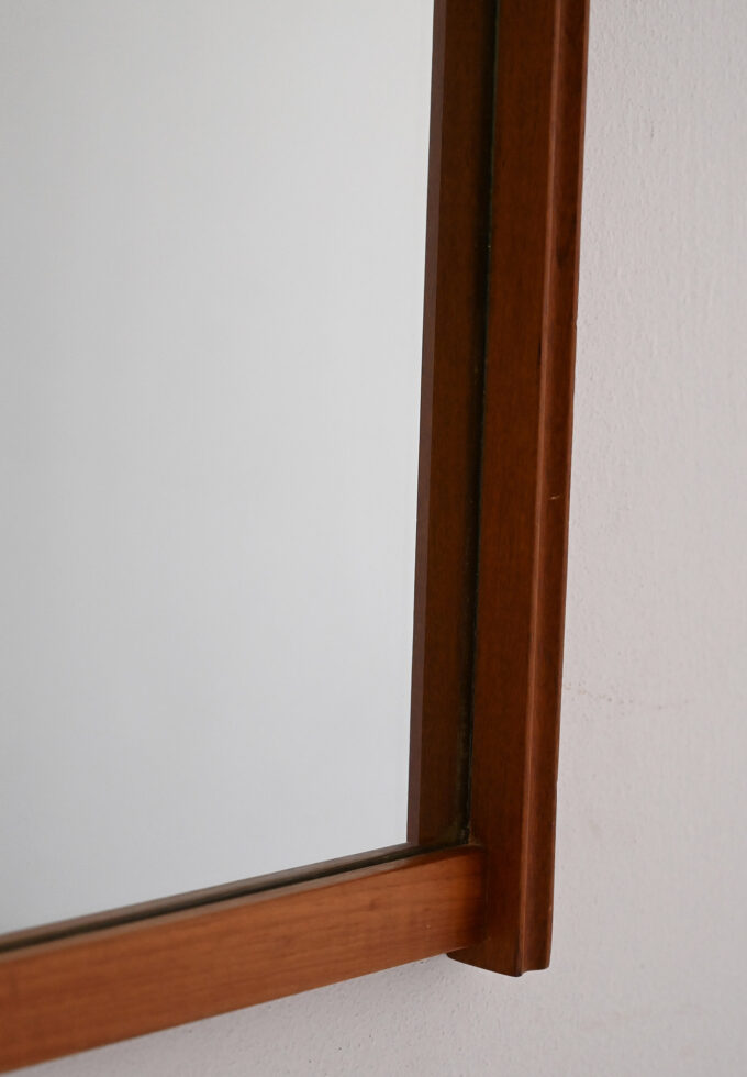 Specchio scandinavo vintage in teak scanalato-b