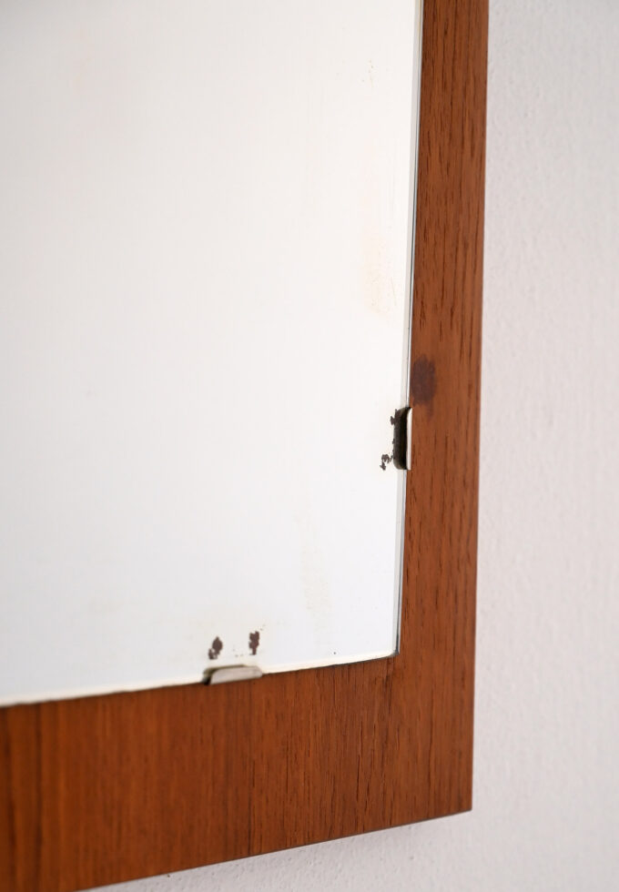 Specchio scandinavo vintage in teak anni ’60-b
