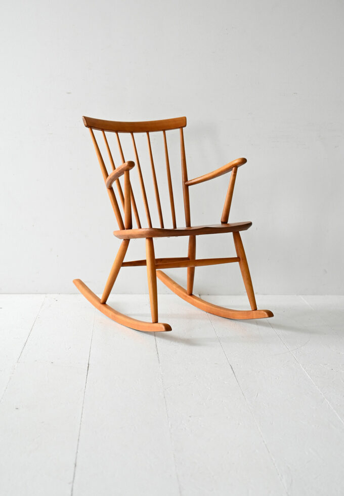 Sedia a dondolo scandinava anni 50/60 in faggio e teak-b