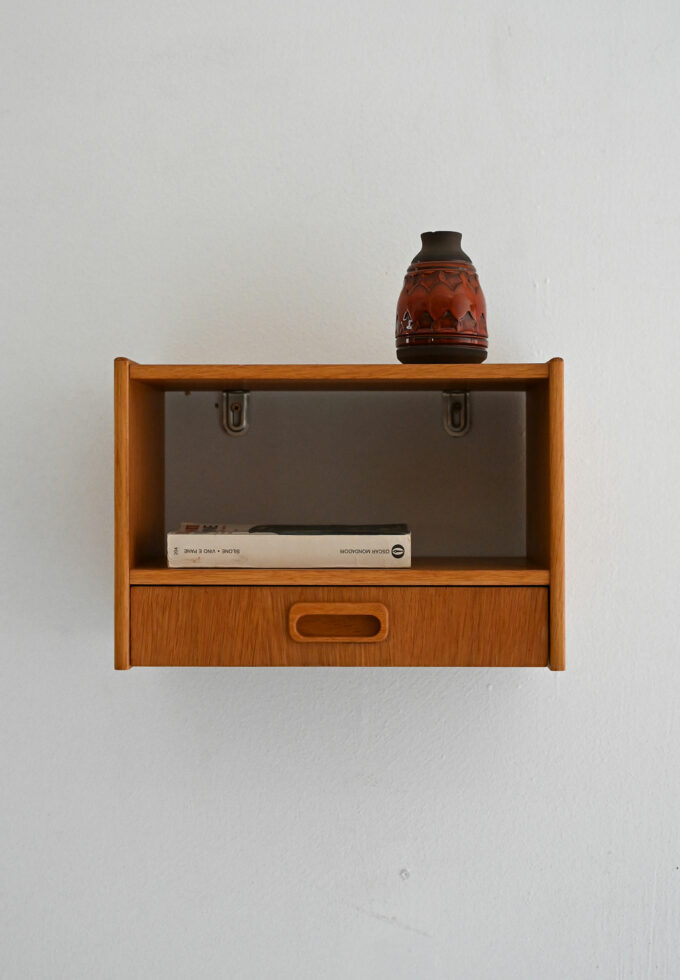 Comodino da parete scandinavo anni ’60 in rovere-a