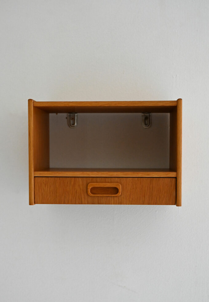 Comodino da parete scandinavo anni ’60 in rovere-b
