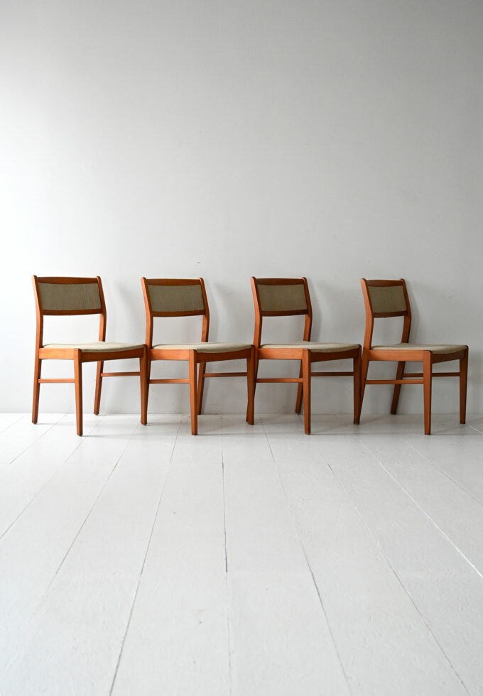 Set di 4 sedie scandinave anni 60 in teak con tappezzeria beige-b