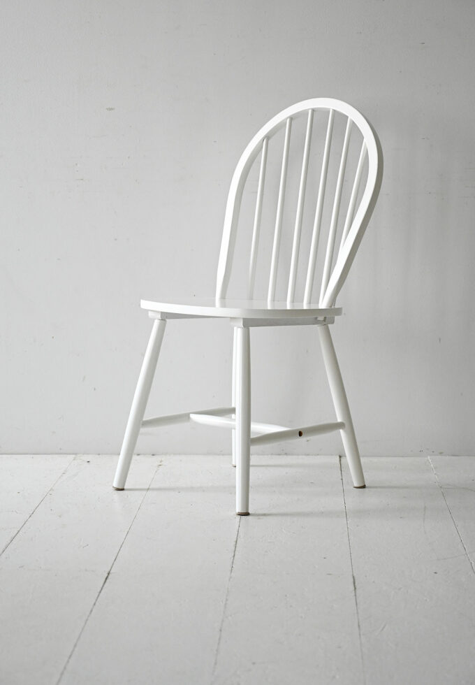 Sedia scandinava bianca-a