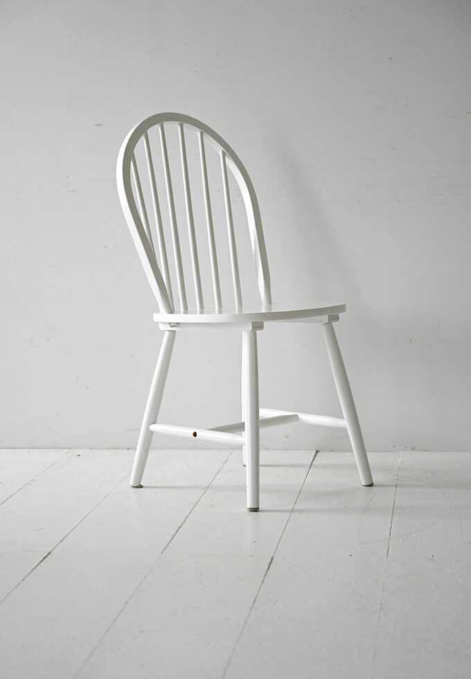 Sedia scandinava bianca-b