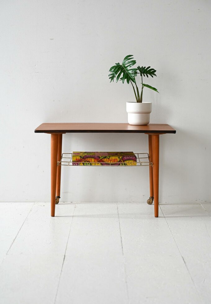 Coffee table scandinavo vintage in teak con mensola in ottone-a