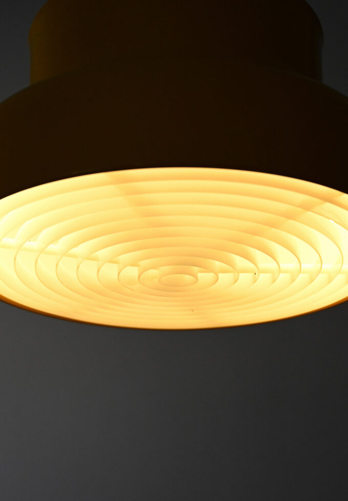 Lampada da soffitto Bumling gialla di Anders Pehrson-b