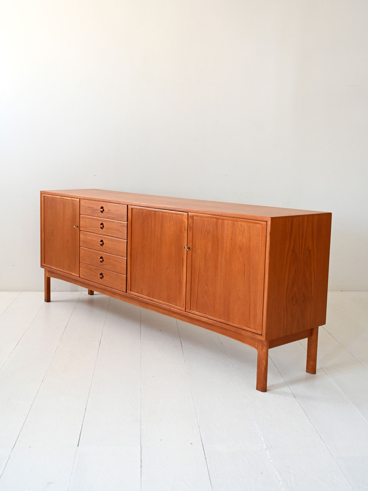Sideboard “Tiveden” teak Engström & Myrstrand 60s-e Sideboard “Tiveden” in teak di Engström & Myrstrand, anni ’60-e