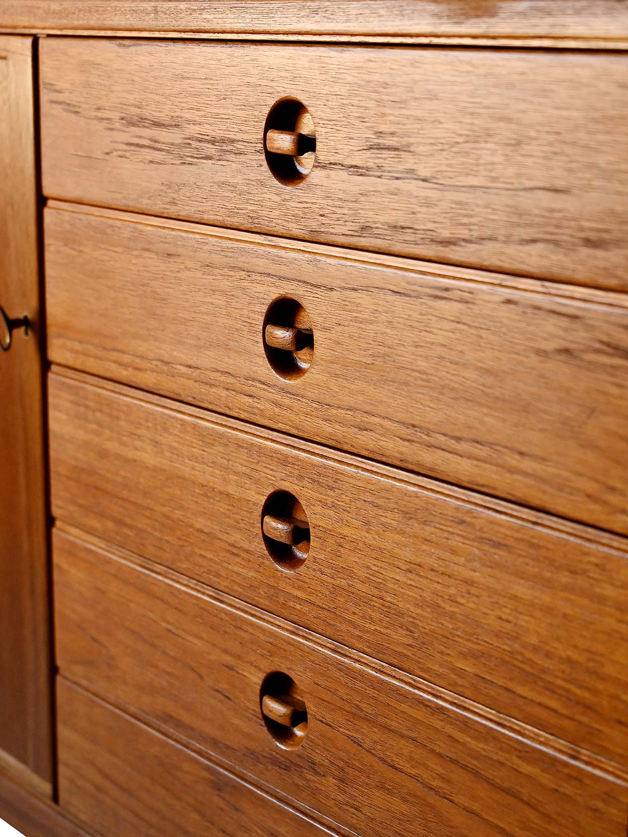 Sideboard “Tiveden” teak Engström & Myrstrand 60s-h Sideboard “Tiveden” in teak di Engström & Myrstrand, anni ’60-h
