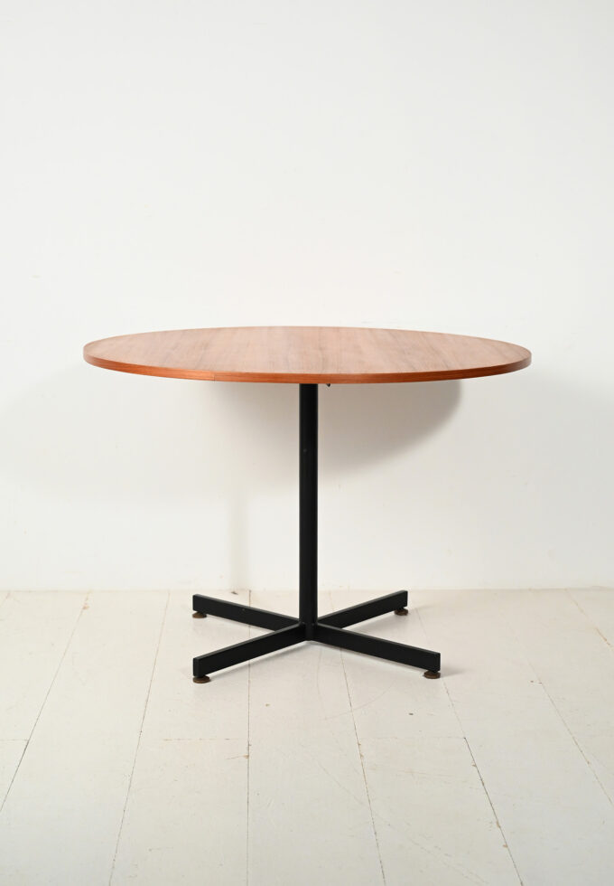 Tavolo rotondo scandinavo in teak con base in metallo-b