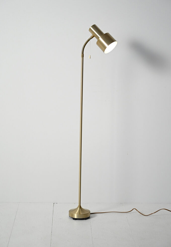 Lampada da terra scandinava dorata anni 60-a