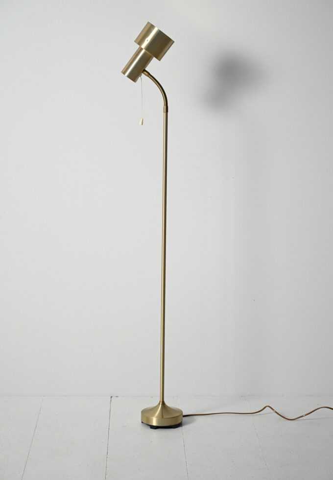Lampada da terra scandinava dorata anni 60-b