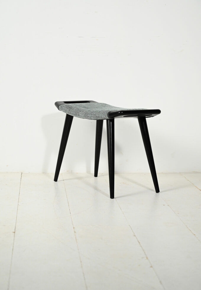 Sgabello scandinavo anni ’60 laccato nero-a