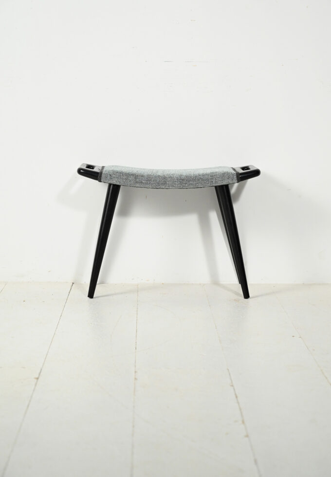 Sgabello scandinavo anni ’60 laccato nero-b