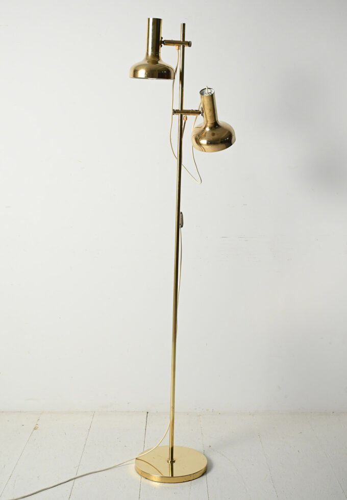Lampada da terra scandinava in ottone con due punti luce regolabili-c