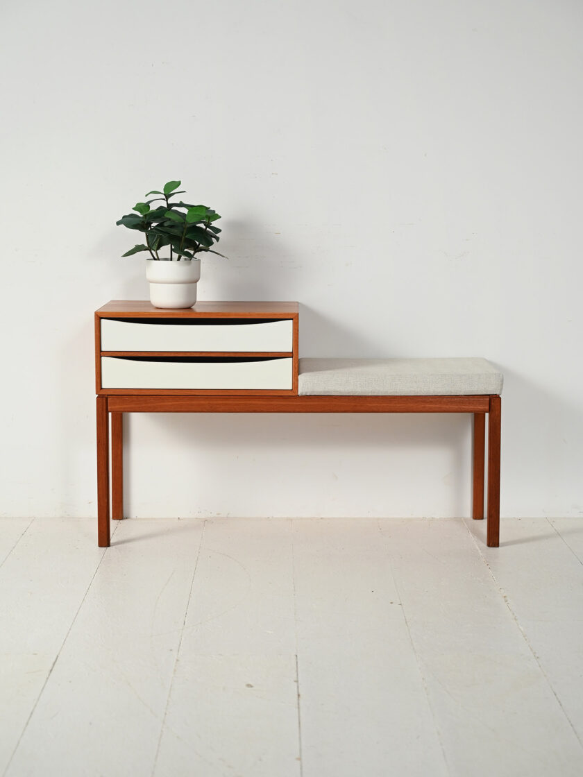 “Gossip chair” scandinava in teak con cassetti laccati bianchi, anni ’50/’60-a