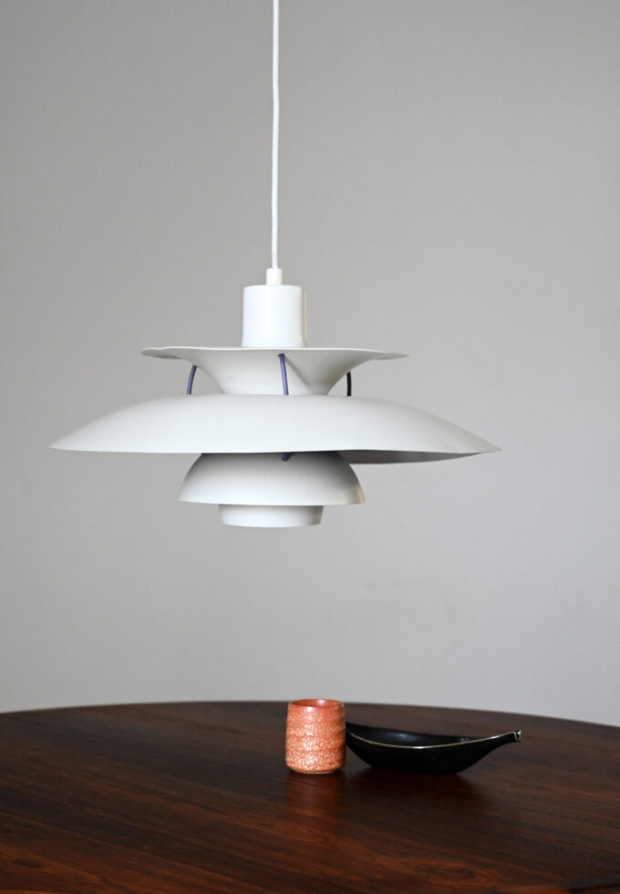 Lampada a sospensione ‘PH5’ di Poul Henningsen per Louis Poulsen-b