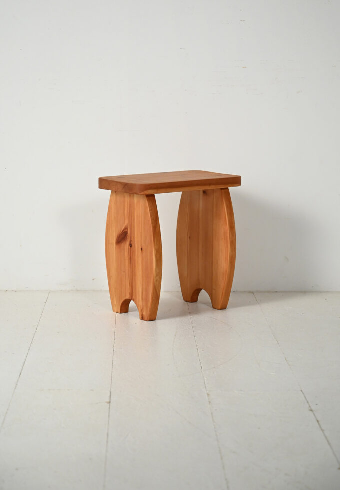 Sgabello scandinavo in pino massello-a
