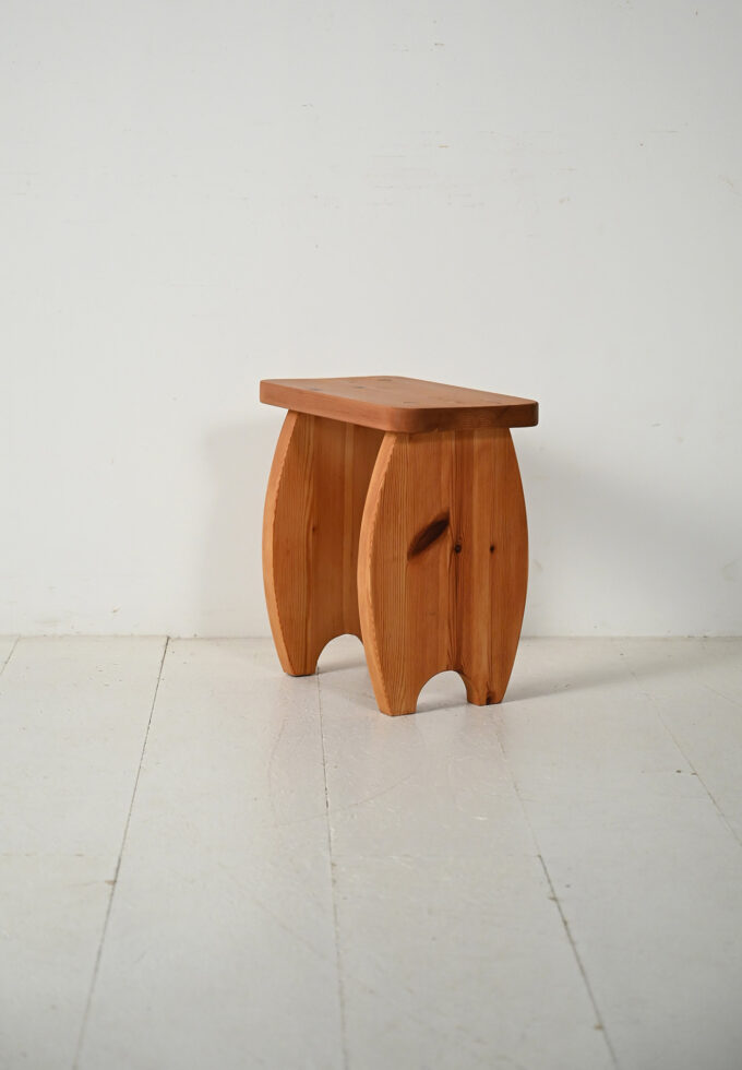 Sgabello scandinavo in pino massello-b