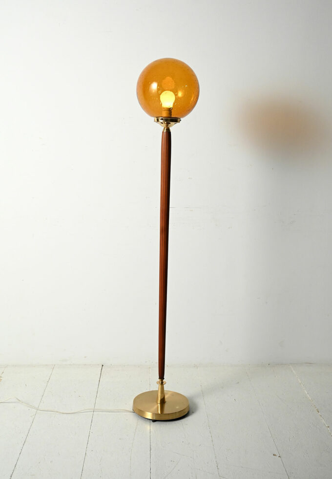 Lampada da terra teak e vetro color ambra-a
