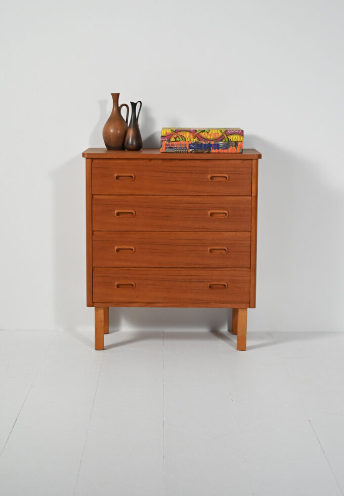 Cassettiera scandinava in teak anni ’60-a