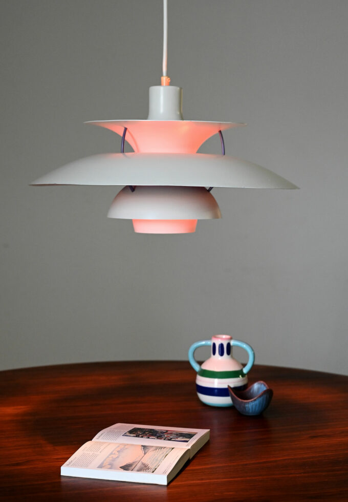 Lampada a sospensione “PH5” di Poul Henningsen per Louis Poulsen-b