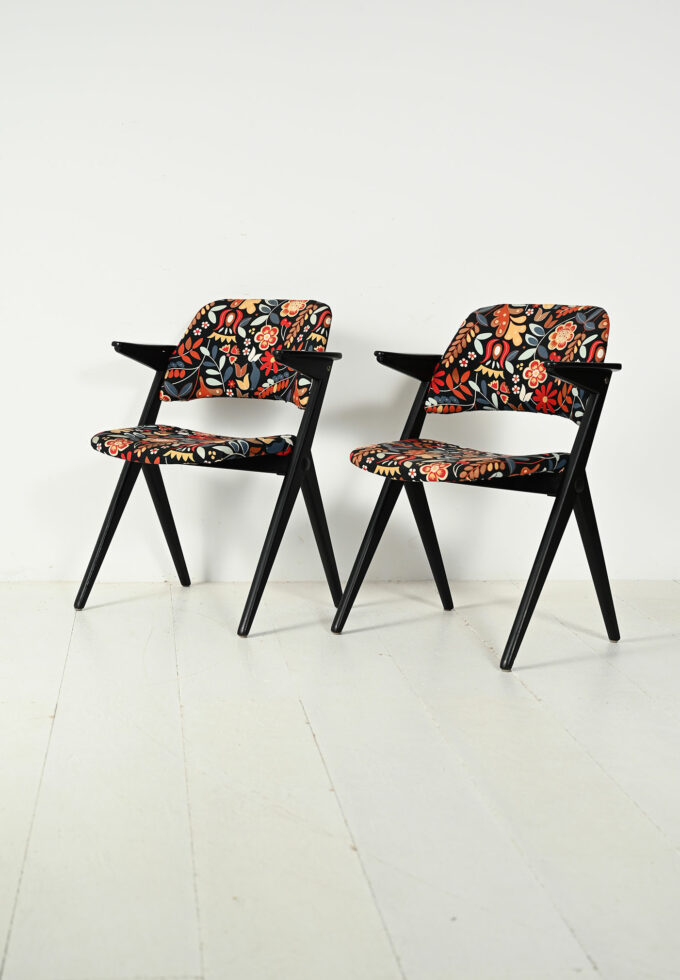 Coppia poltroncine “Triva” di Bengt Ruda con tappezzeria floreale-b