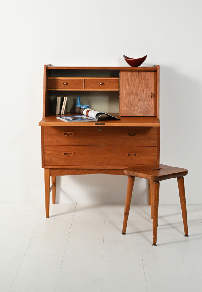 Secretaire scandinavo con specchio nascosto, anni ’60-a