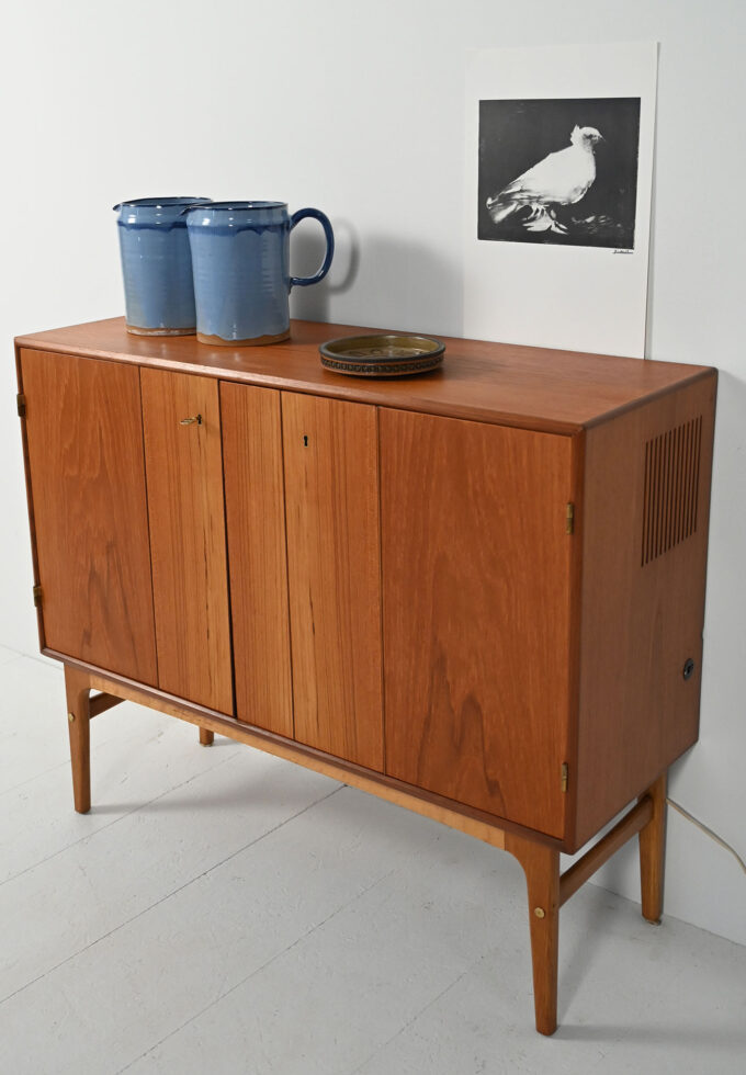 Scandinavian 1950s teak-b bar cabinet