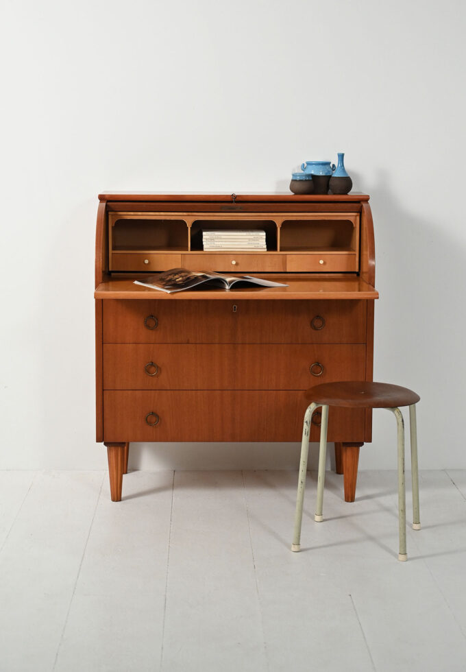 Secrétaire con gambe tornite decorate, anni ’50-a