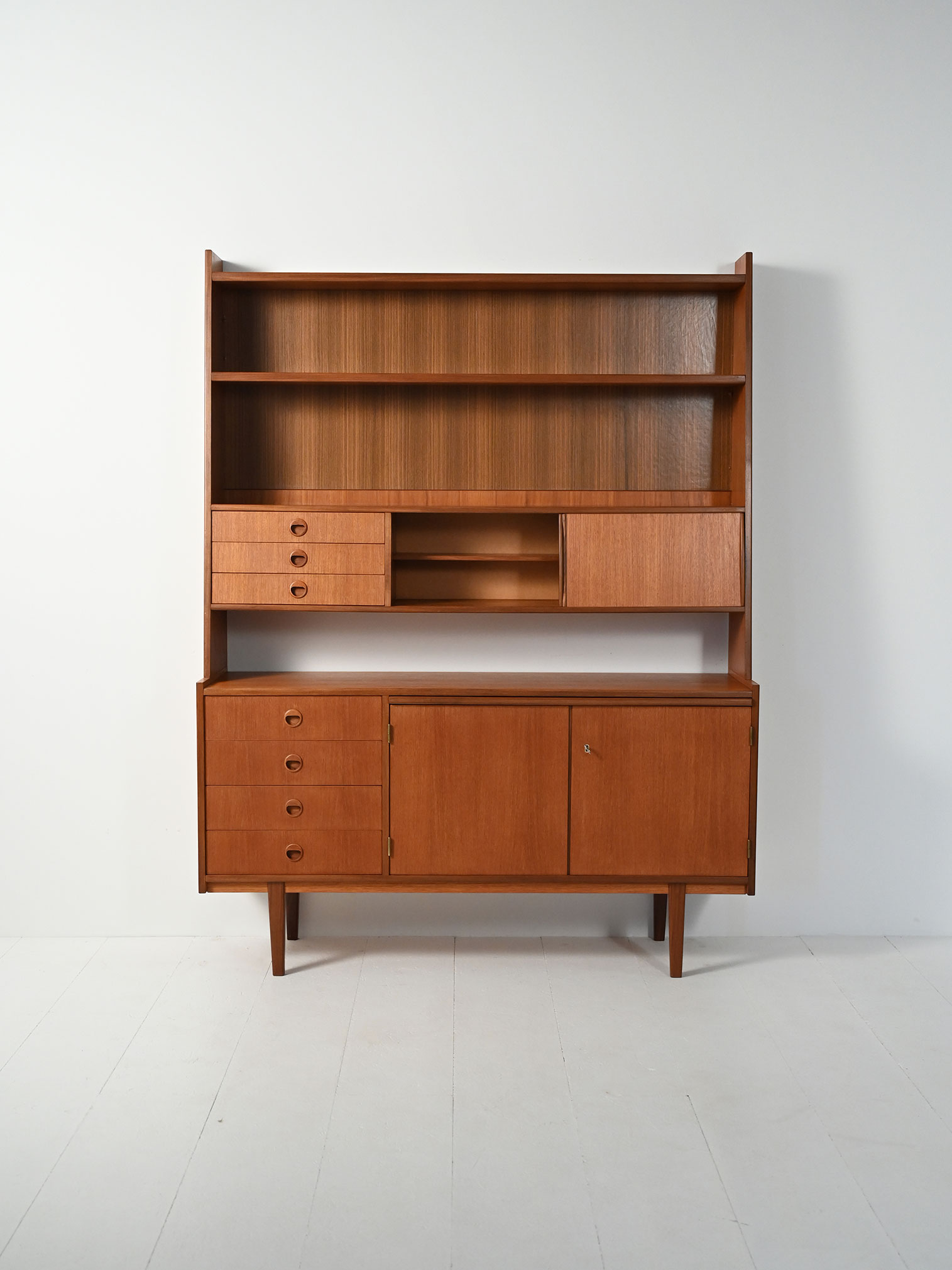 Sideboard libreria teak mogano-e Sideboard con libreria in teak e mogano-e