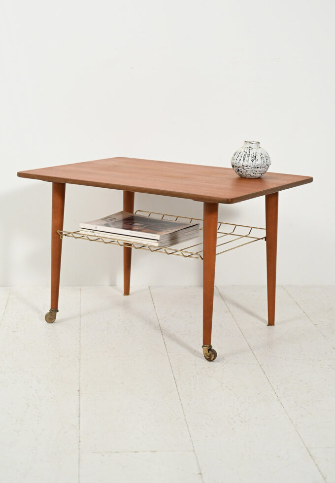 Coffee table scandinavo con mensola in ottone-a