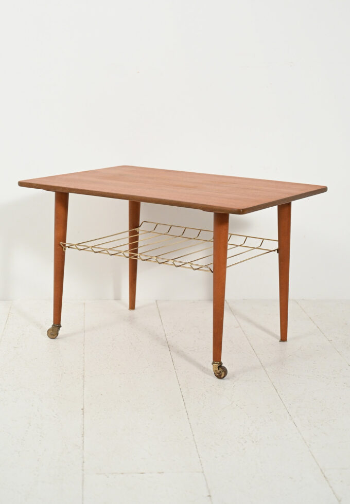 Coffee table scandinavo con mensola in ottone-b