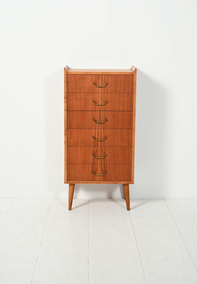 Piccola cassettiera scandinava in teak anni Cinquanta-b
