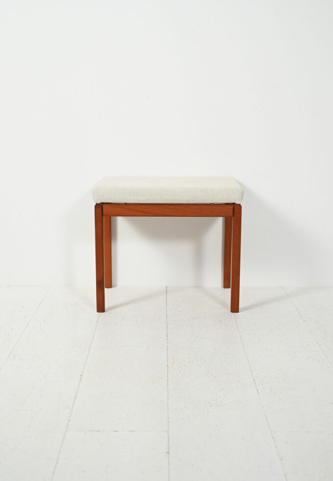 Poggiapiedi scandinavo in teak di Egström & Myrstrand-b