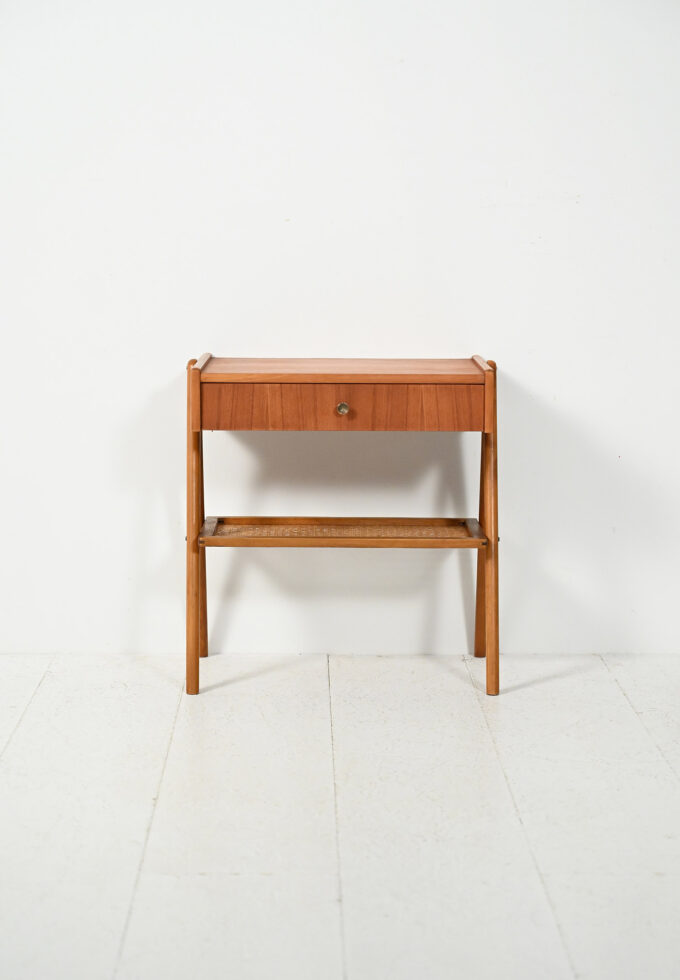Comodino scandinavo anni 50 in teak con paglia di Vienna-b