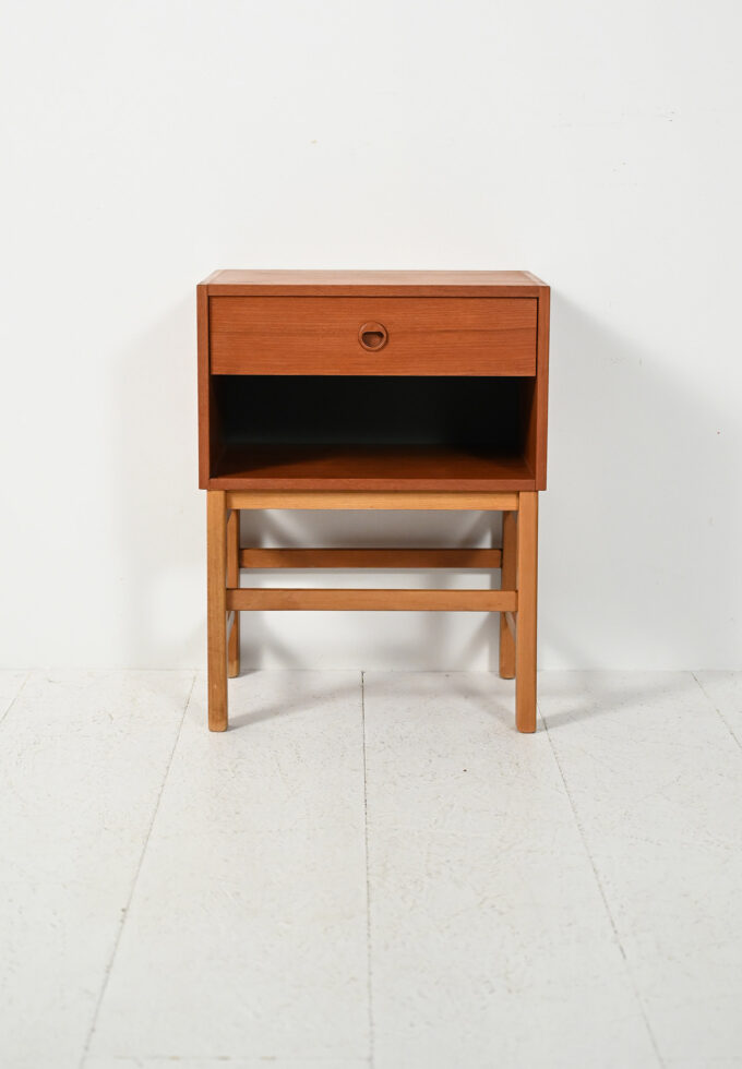 Comodino scandinavo cubico in teak anni Sessanta-b