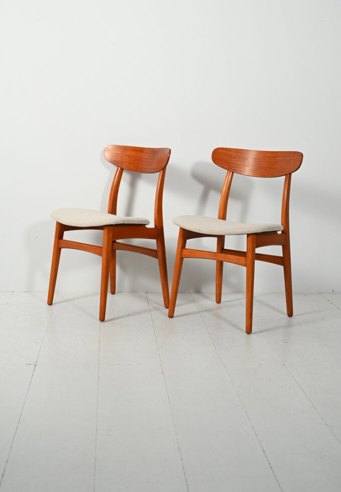 Coppia di sedie scandinave vintage con schienale a mezzaluna-a