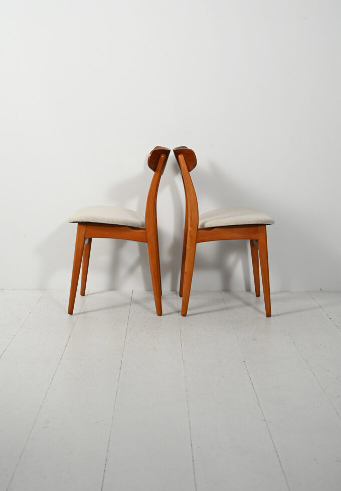 Coppia di sedie scandinave vintage con schienale a mezzaluna-d