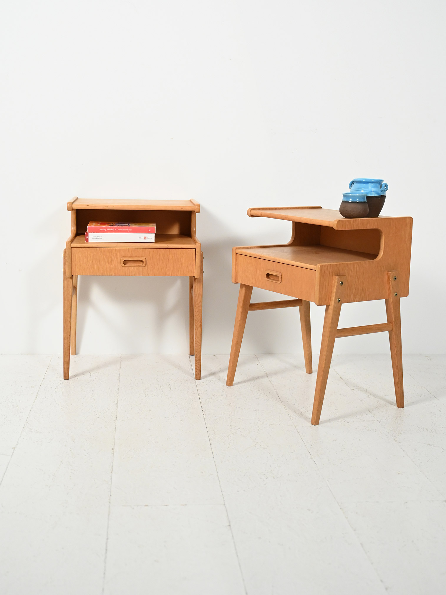 Pair of Scandinavian shaped bedside tables in oak-a